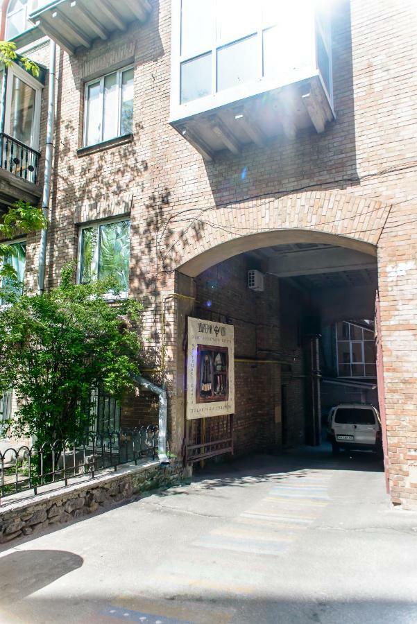 Globus Lipki Hostel Kiev Exteriör bild