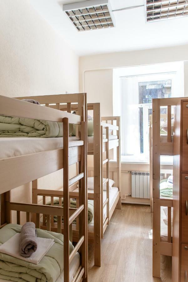 Globus Lipki Hostel Kiev Exteriör bild