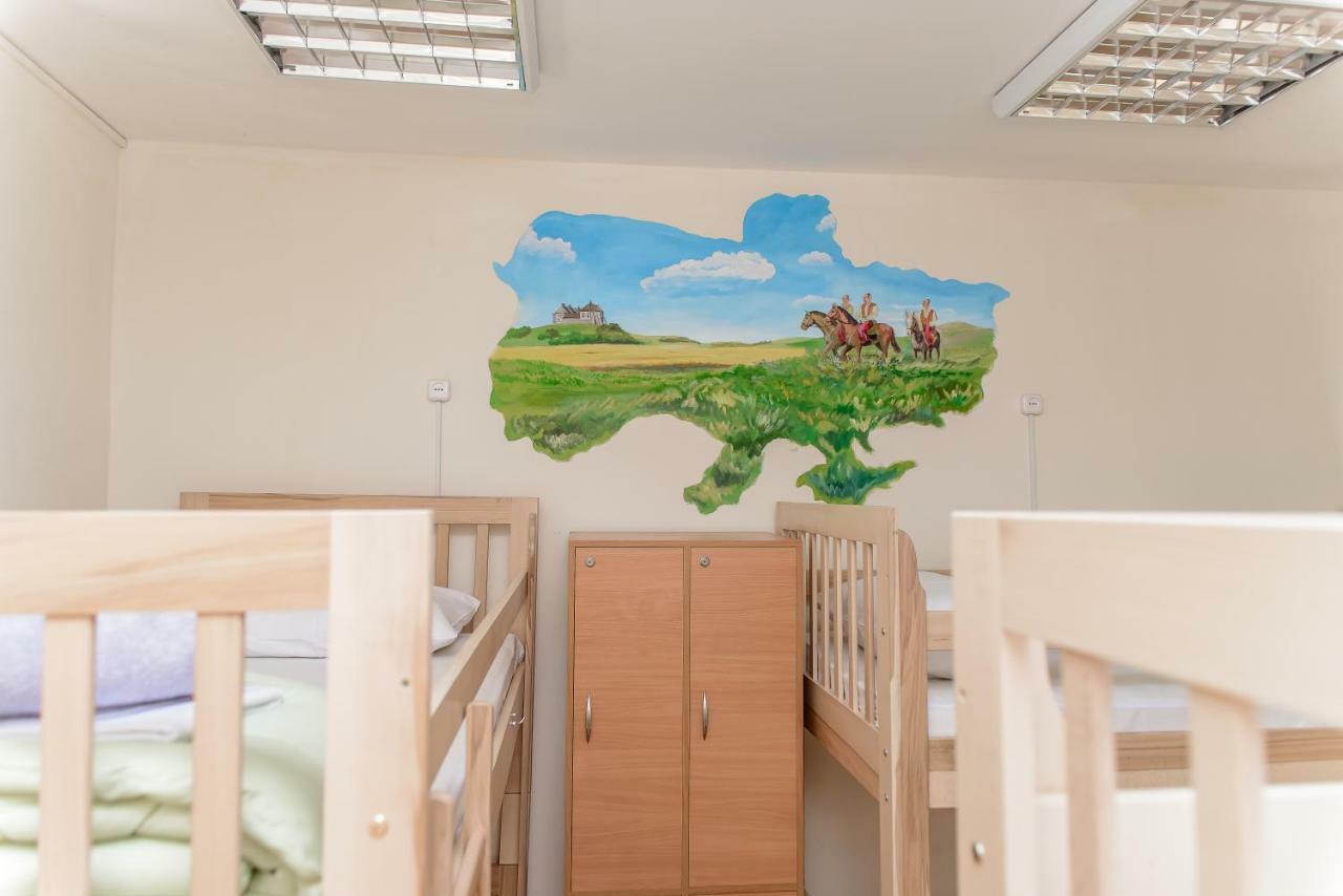 Globus Lipki Hostel Kiev Exteriör bild