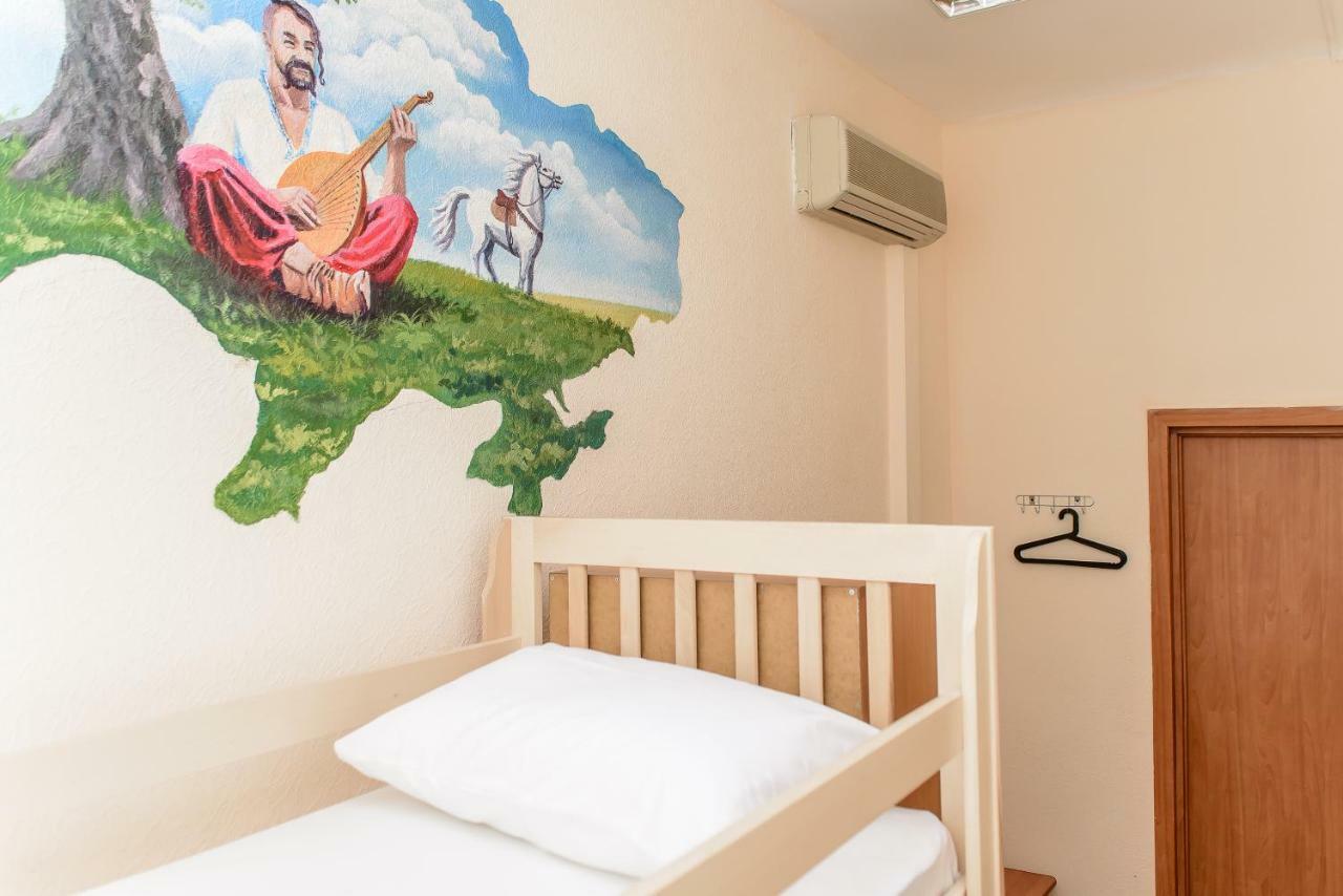Globus Lipki Hostel Kiev Exteriör bild