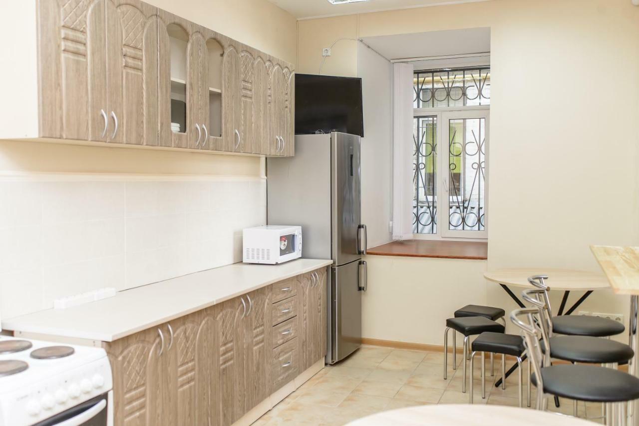 Globus Lipki Hostel Kiev Exteriör bild