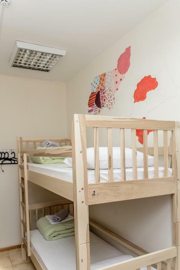 Globus Lipki Hostel Kiev Exteriör bild
