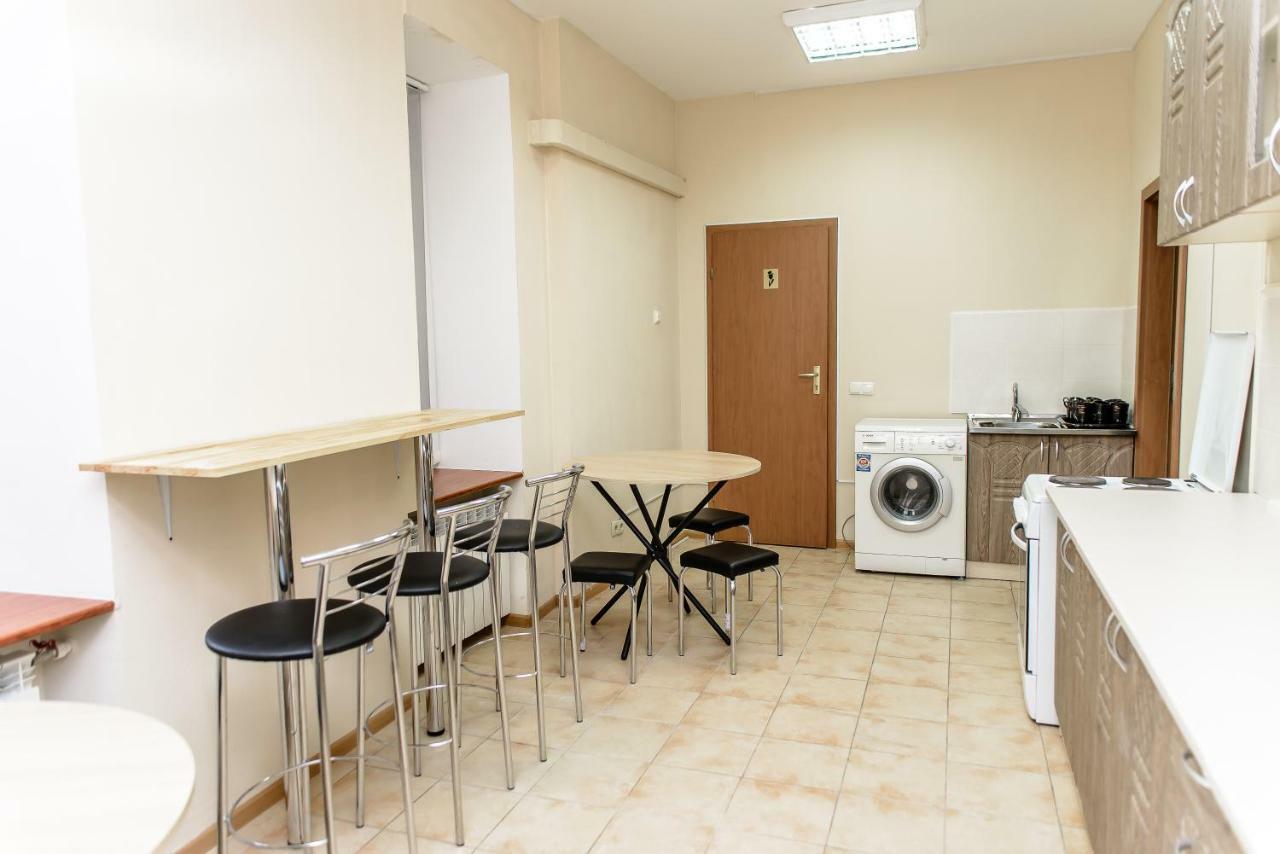 Globus Lipki Hostel Kiev Exteriör bild