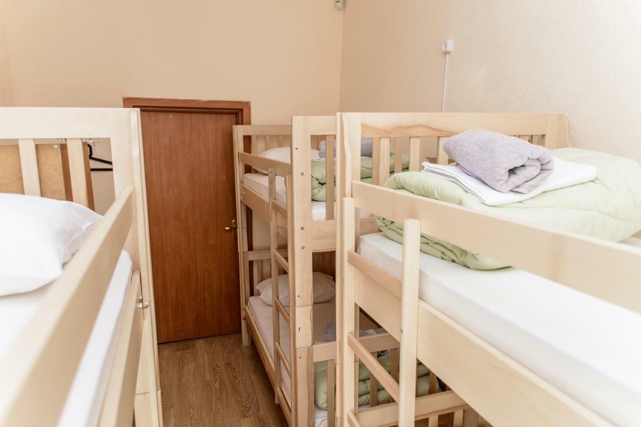 Globus Lipki Hostel Kiev Exteriör bild