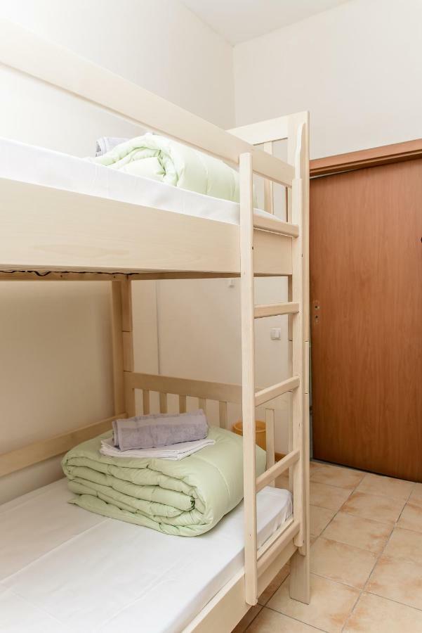 Globus Lipki Hostel Kiev Exteriör bild