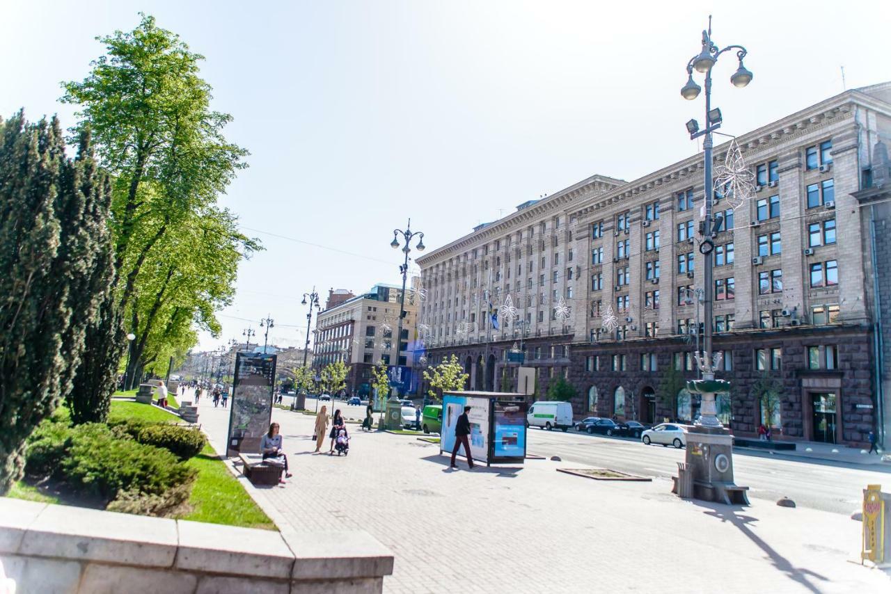 Globus Lipki Hostel Kiev Exteriör bild